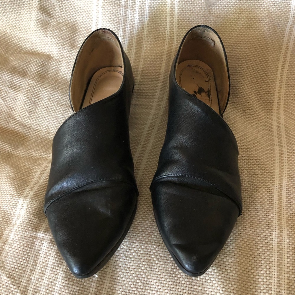 Black side cutout flats